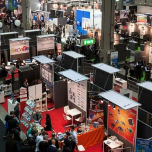 How to Brand Your Table Throw for a Trade Show
